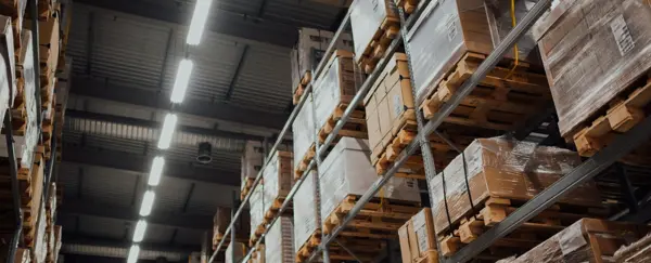 Prozessautomatisierung in der Intralogistik bei DM