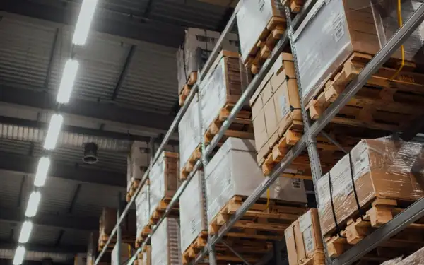 Prozessautomatisierung in der Intralogistik bei DM